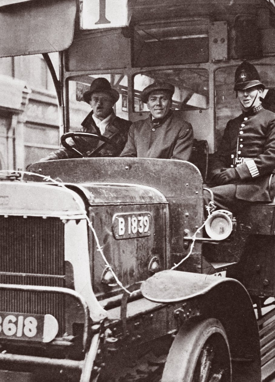 Önkéntes szállítás és rendőri védelmük, 1926. máj alkotó: English Photographer