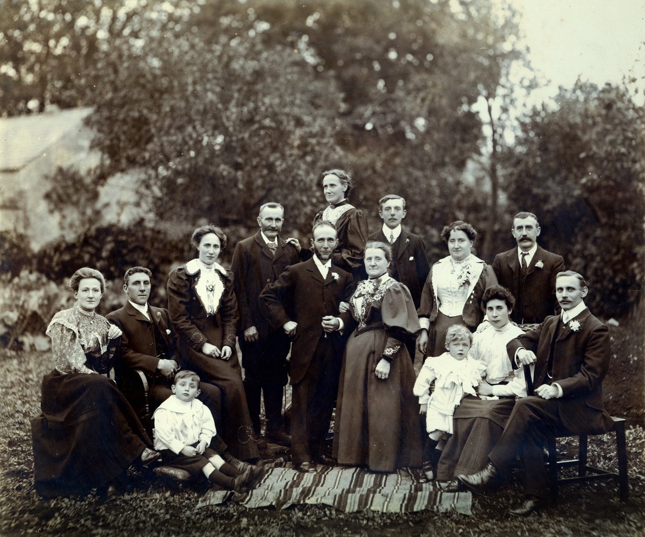 Esküvői csoport, Trowbridge, Wiltshire, Anglia, 1900 körül alkotó: English Photographer