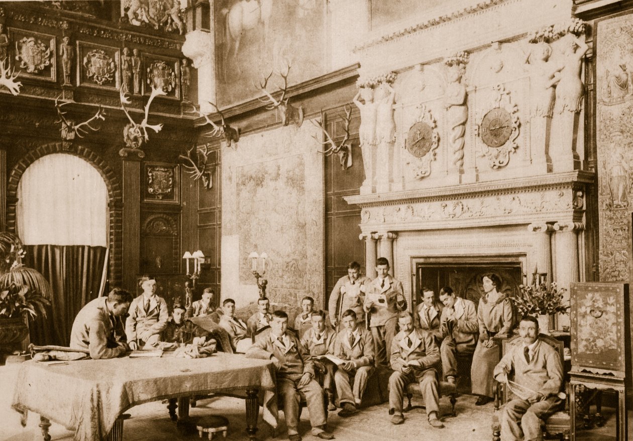 Üdvözöljük a vendégeket Anglia egy impozáns otthonában, 1914 és 1919 között alkotó: English Photographer