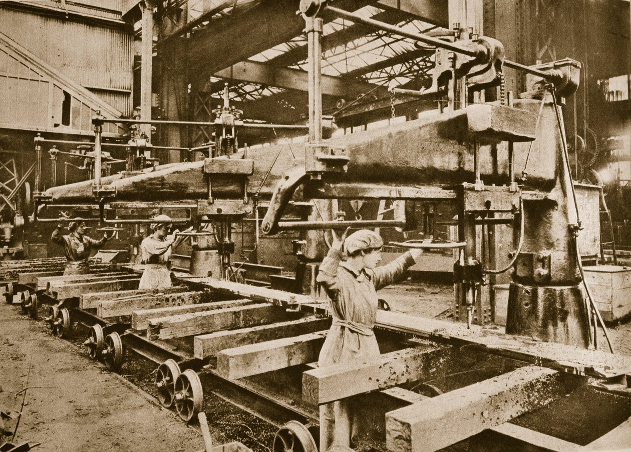 Női munkások egy nehézfém fegyvergyárban, alkotó: English Photographer