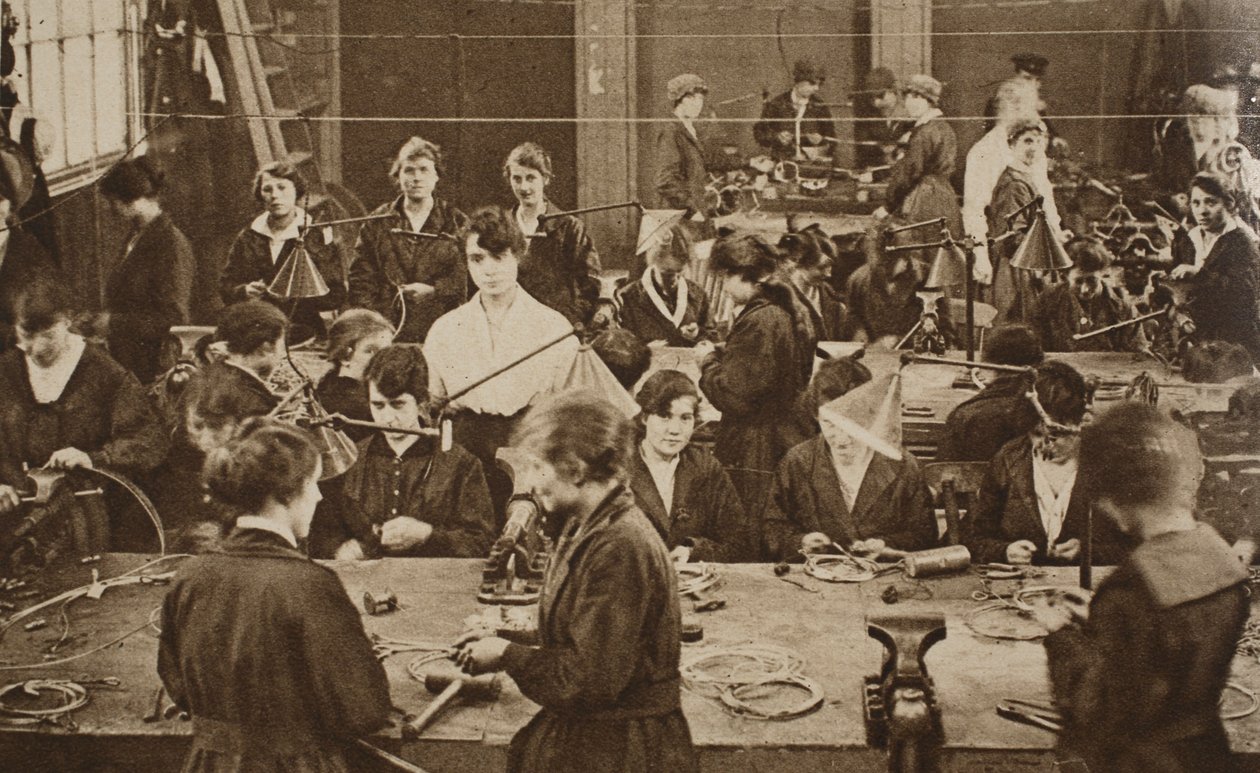 Női dolgozók az R.N. Légiszolgálat, 1914–1919 alkotó: English Photographer