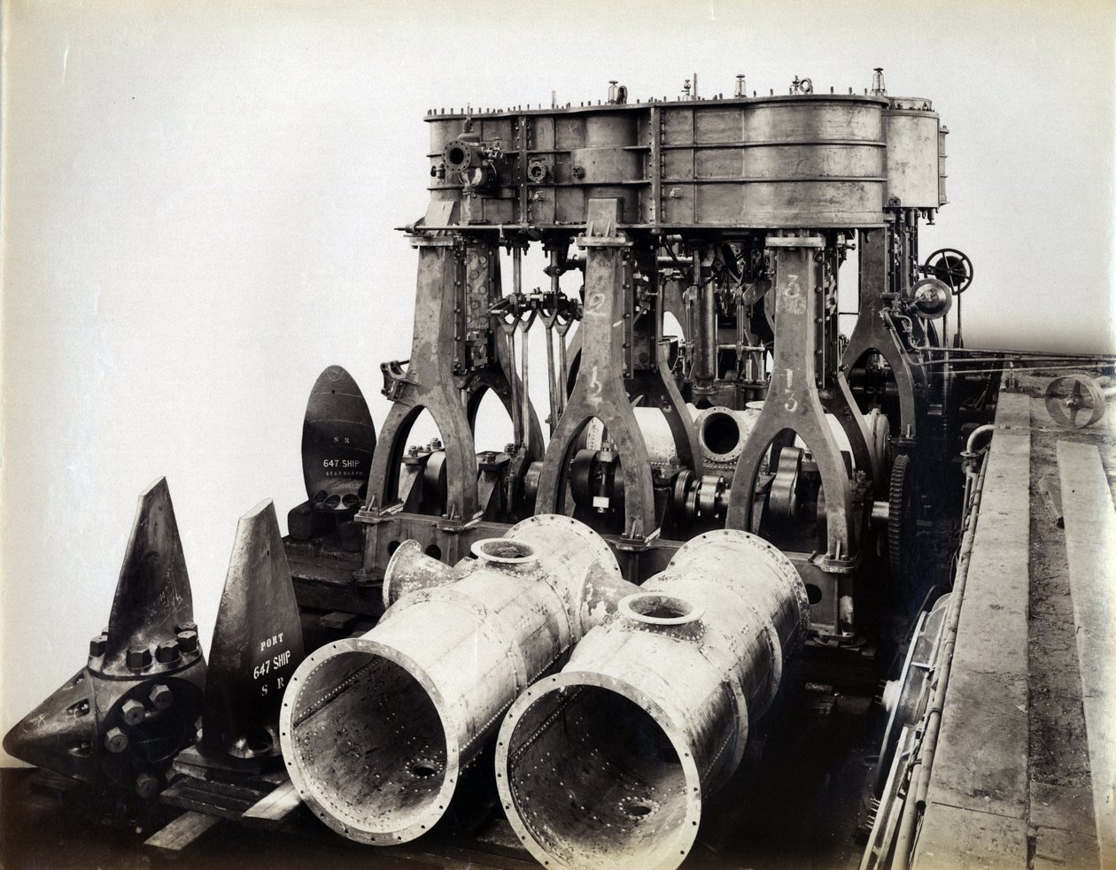 számú udvar 647, Bajkál. A Bajkal, 1896-os jégtörő vonatkomp-gőzös főhajtóművei alkotó: English Photographer