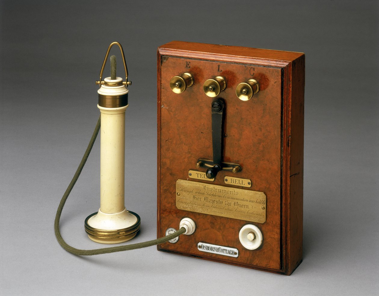Viktória királynő által használt csengő telefon az Osborne House-ban, Wight szigetén, 1877-78 alkotó: English School