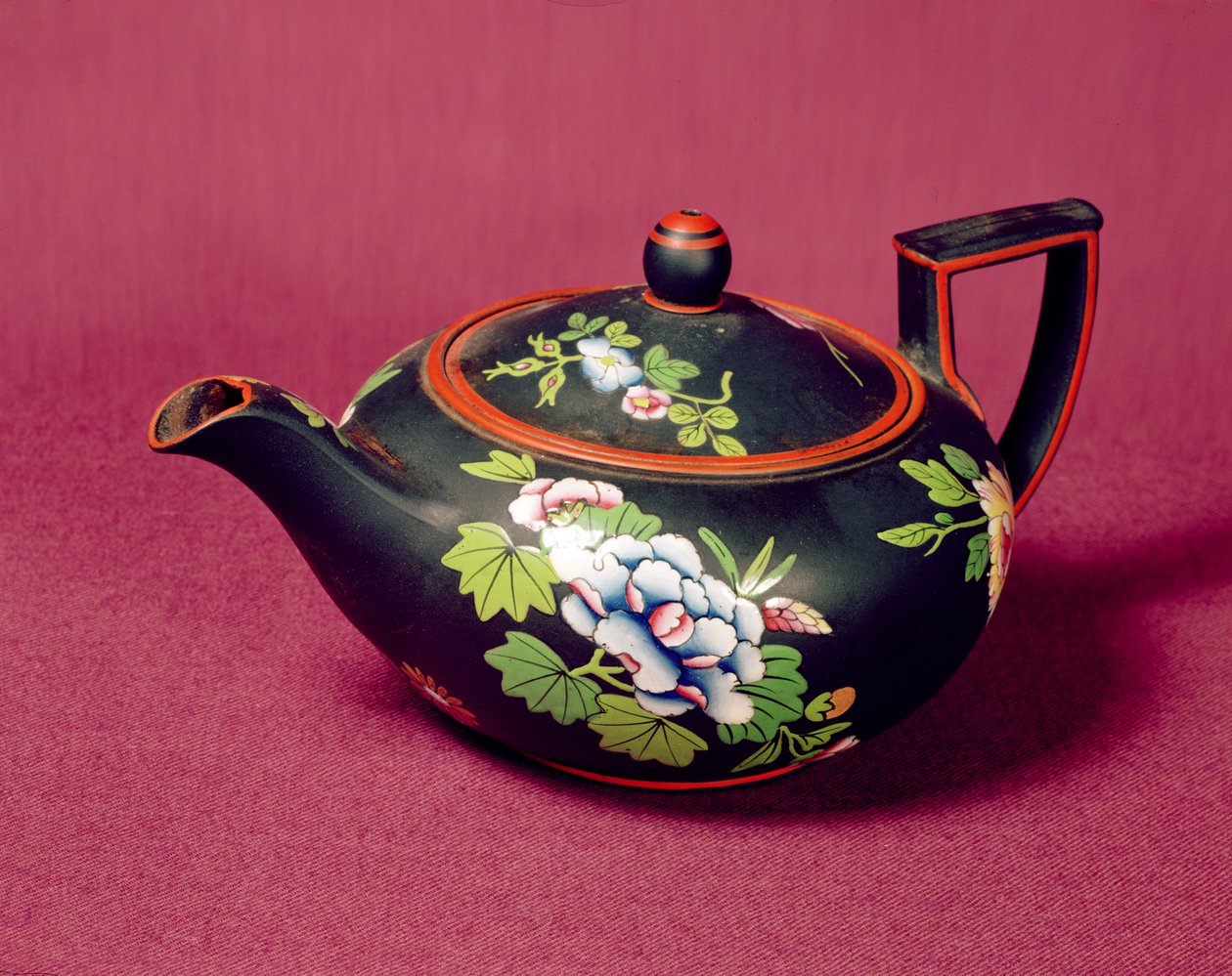 Fekete bazalt Wedgwood teáskanna, virágokkal zománcozott, 1840-50 körül (kőedény) alkotó: English School