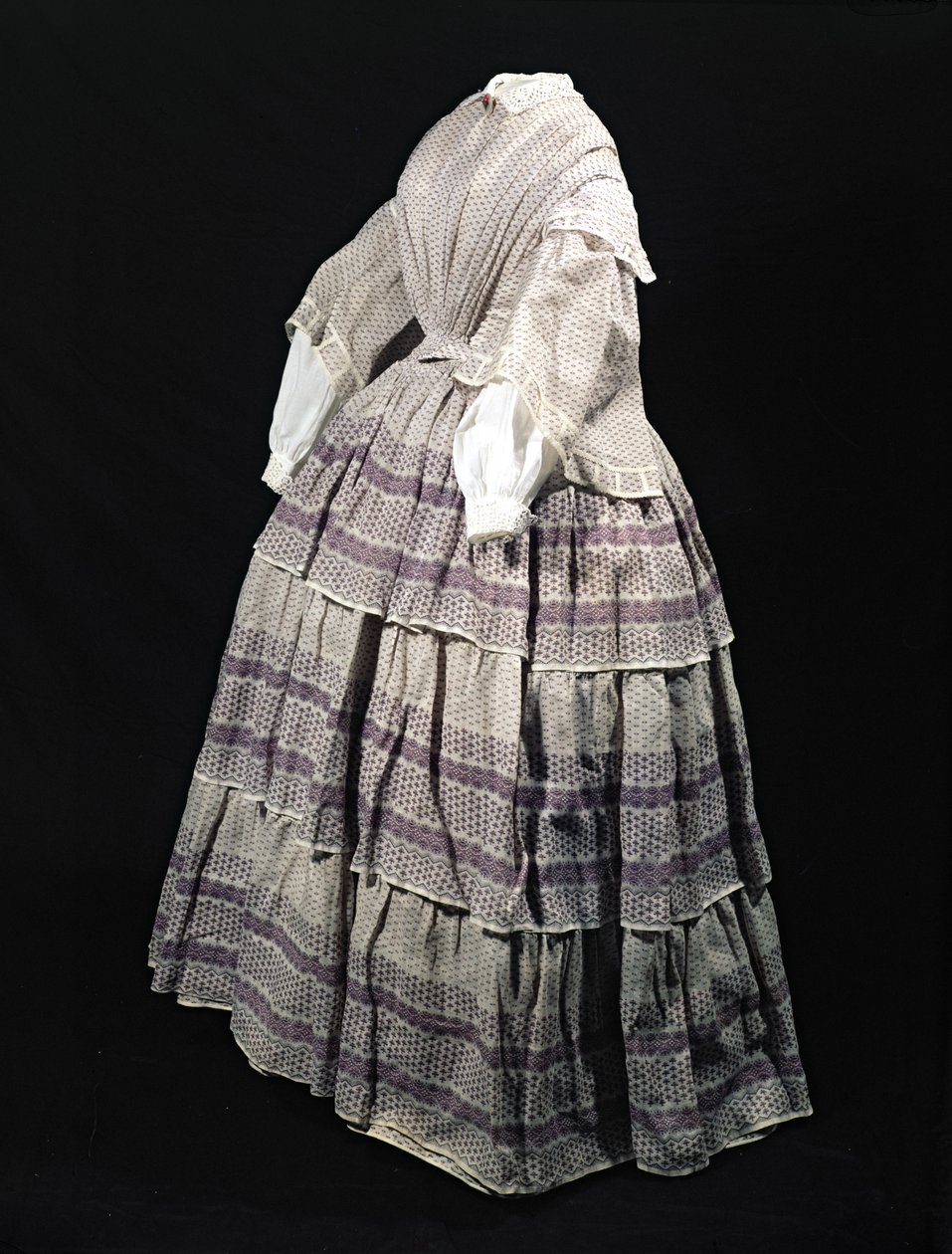 Krinolin ruha, 1850-60 (nyomott muszlin) alkotó: English School