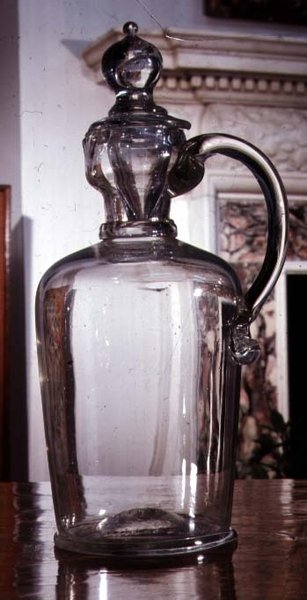 Dekantáló kancsó, Ravenscroft, 1680 körül (üveg) alkotó: English School