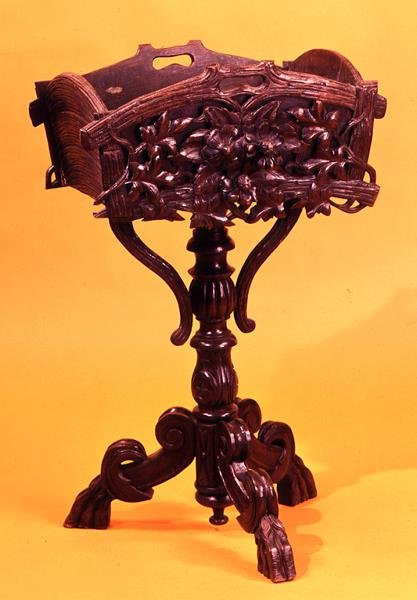 Jardiniere, 1830 körül (faragott tölgy) (a különböző nézetekért lásd még: 147808 és 147810) alkotó: English School