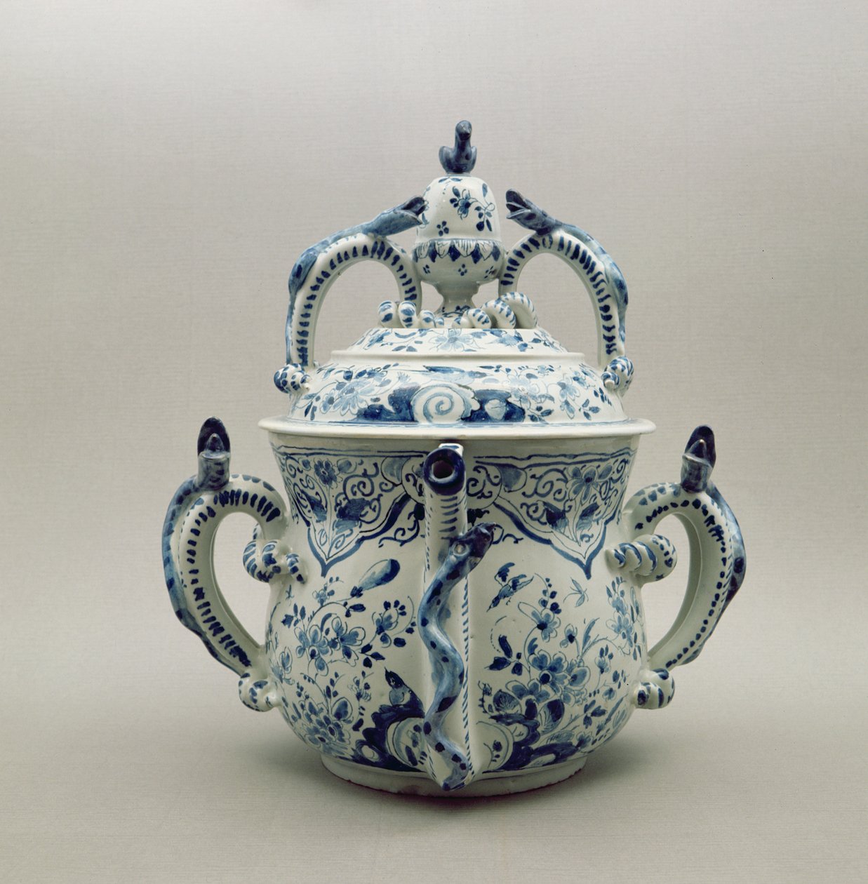 Lambeth Delftware posset edény, kék-fehér, 1695 körül (kerámia) alkotó: English School