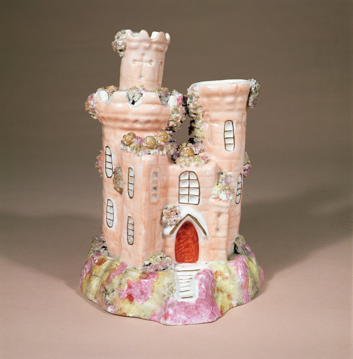 Kastély alakú parfümégő, valószínűleg Staffordshire, 1835 körül (kerámia) alkotó: English School