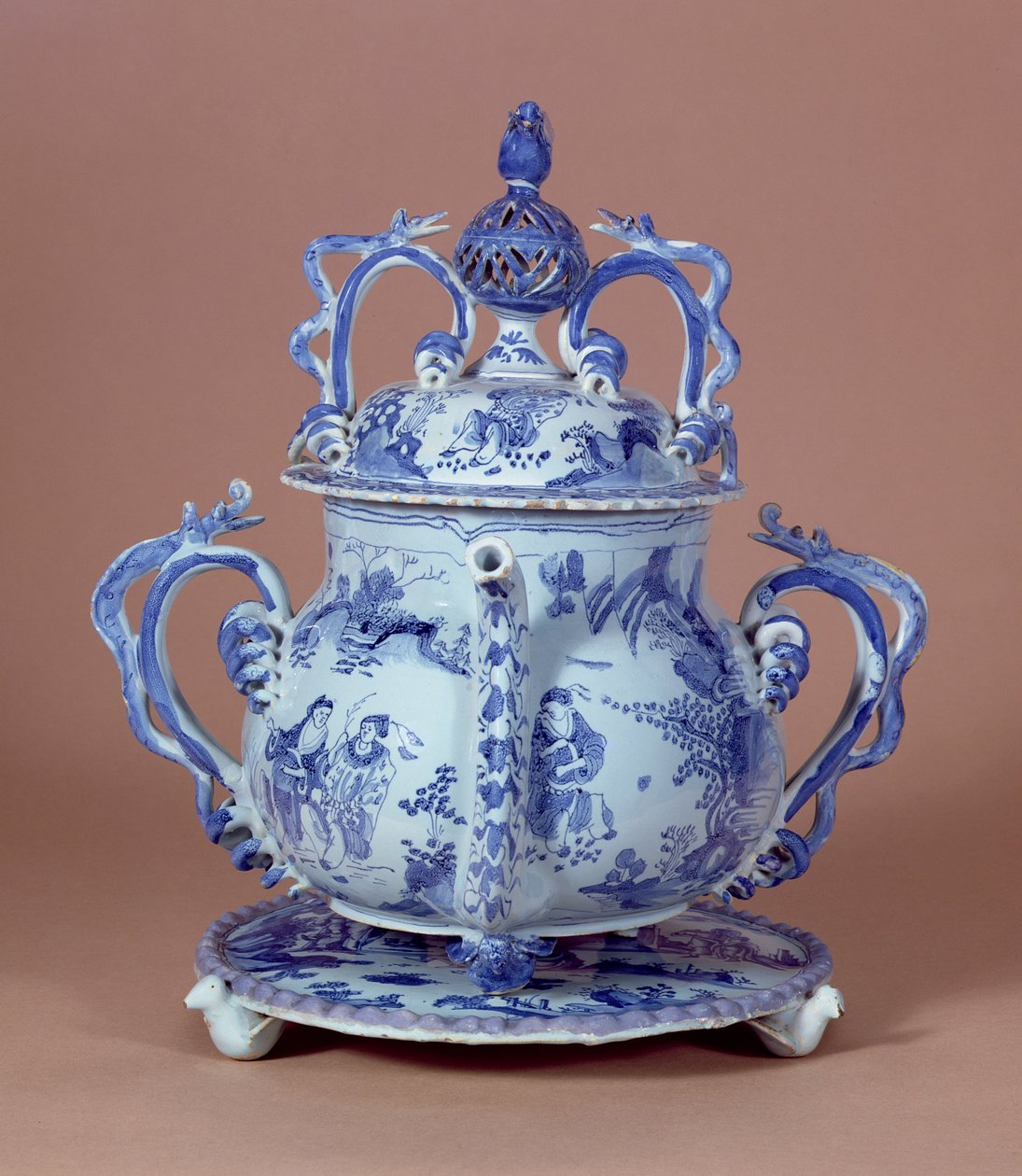 Posset Pot and Stand, Bristol, 1685 (ónmázas cserépedény) alkotó: English School