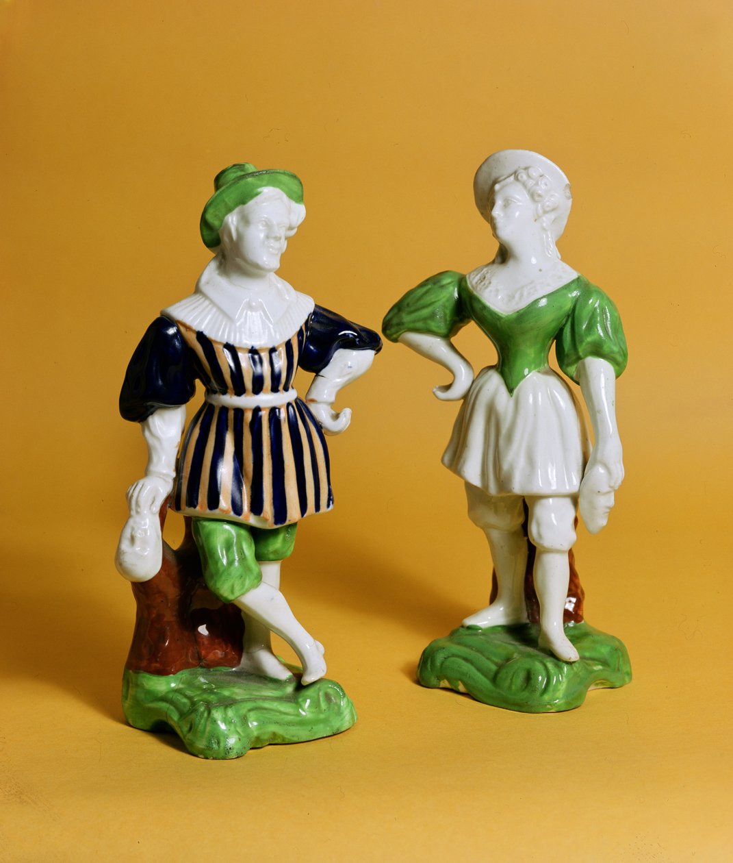 Rockingham figurák a Commedia dellArte-ból 16. századi jelmezben, 1830 körül (porcelán) alkotó: English School