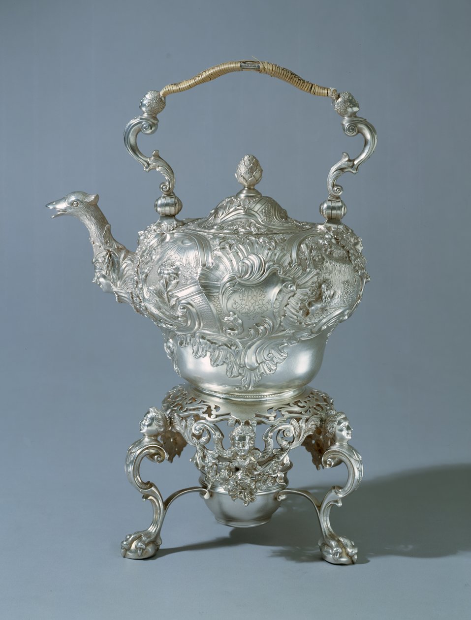 Teáskanna magas rokokó stílusban, Thomas Whipham, London, 1747-48 (ezüst) alkotó: English School