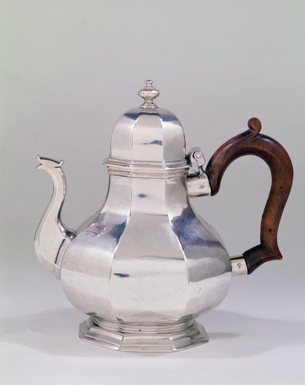Tearle és Lamb teáskanna, 1718-19 (ezüst) alkotó: English School
