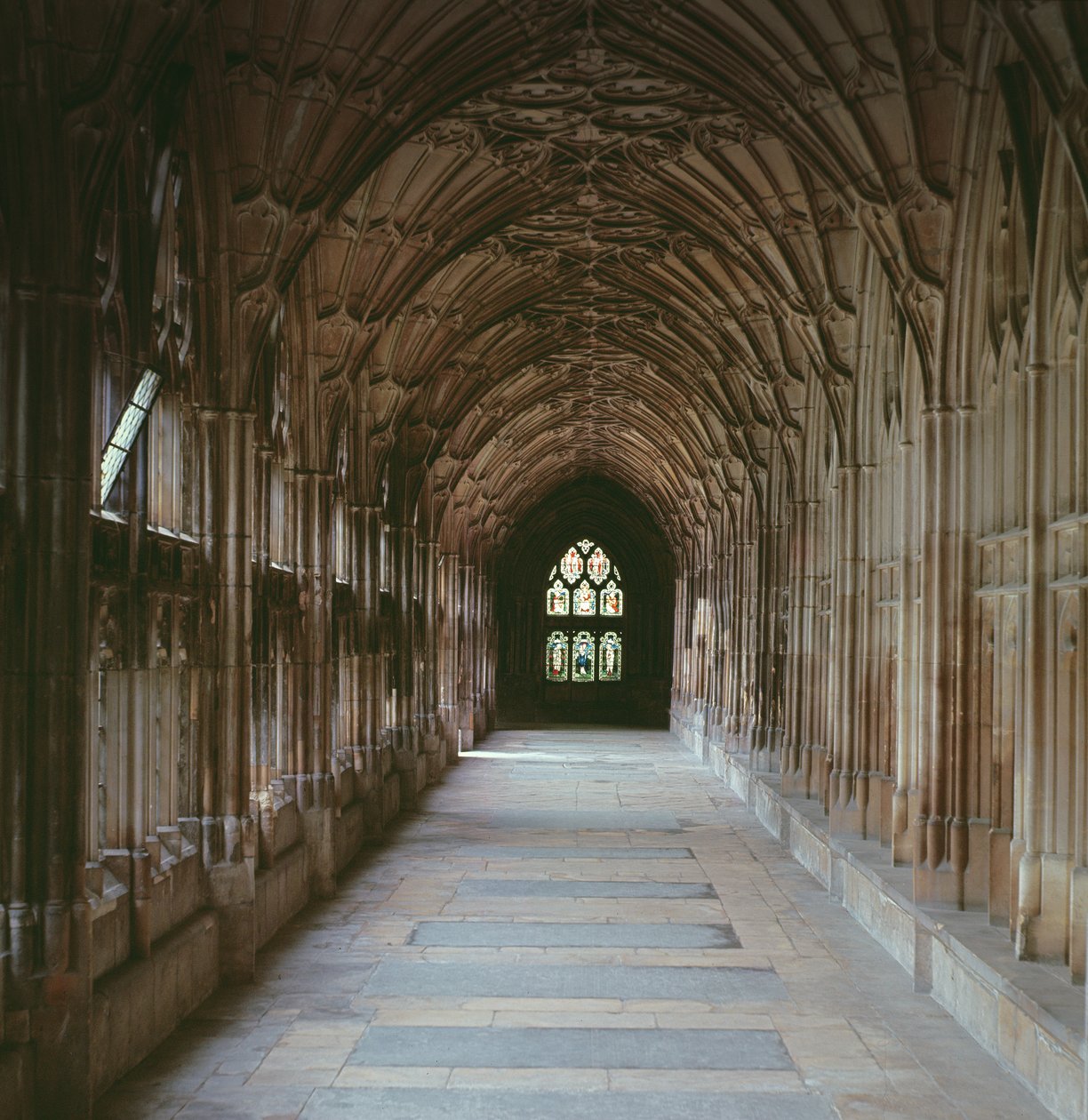 Kilátás a kolostorokra, 1355 körül alkotó: English School
