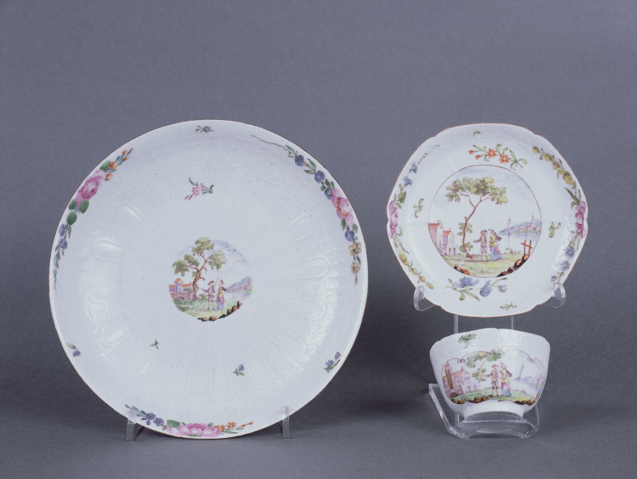 Worcester teakulcs, csészealj és edény, chinoiserie dekoráció, 1750-55 körül (kerámia) alkotó: English School