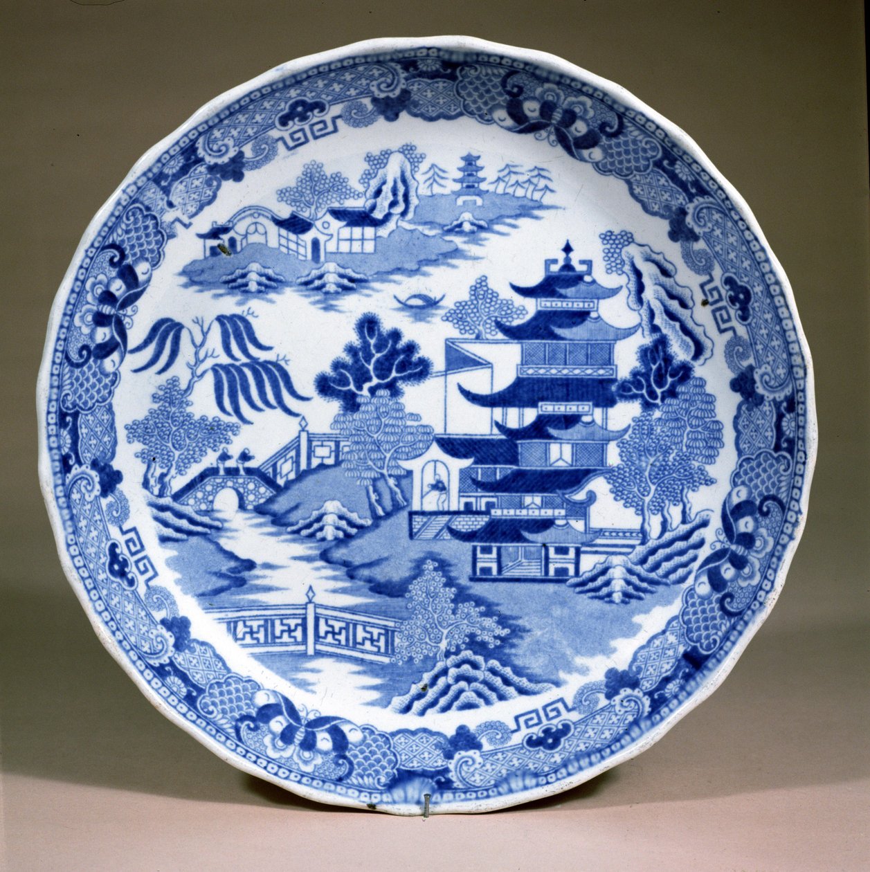 Worcestershire fűzfa mintás tányér, Grainger Lee and Company, 1850 körül (porcelán) alkotó: English School