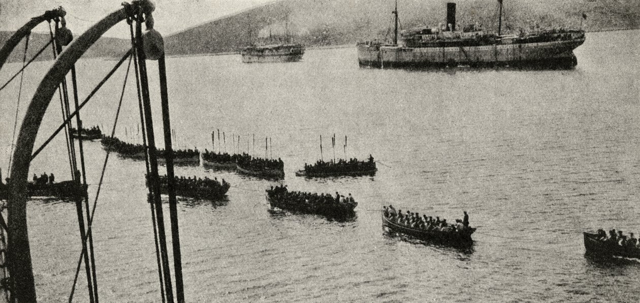 A partra szállító partraszálló csapat a gallipoli hadjárat során, a „The Great War: A History” III. kötetből, 1916 alkotó: English Photographer