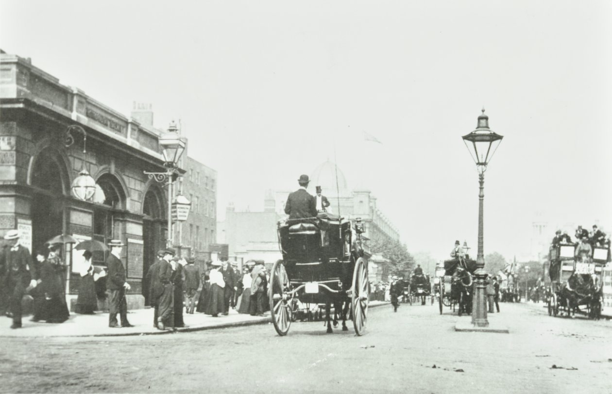 Baker Street állomás, Marylebone Road, Westminster LB: keletre nézve a Baker Streeten, 1895 alkotó: English Photographer