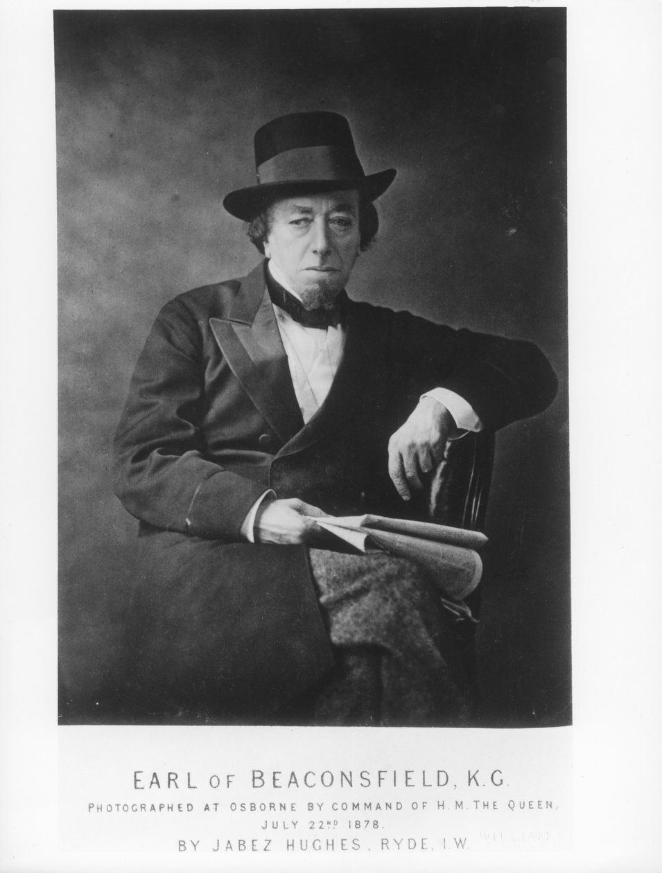 Benjamin Disraeli, Beaconsfield 1. grófja (1804-81) Jabez Hughes fényképezte az Osborne House-ban, Isle of Wight alkotó: English Photographer