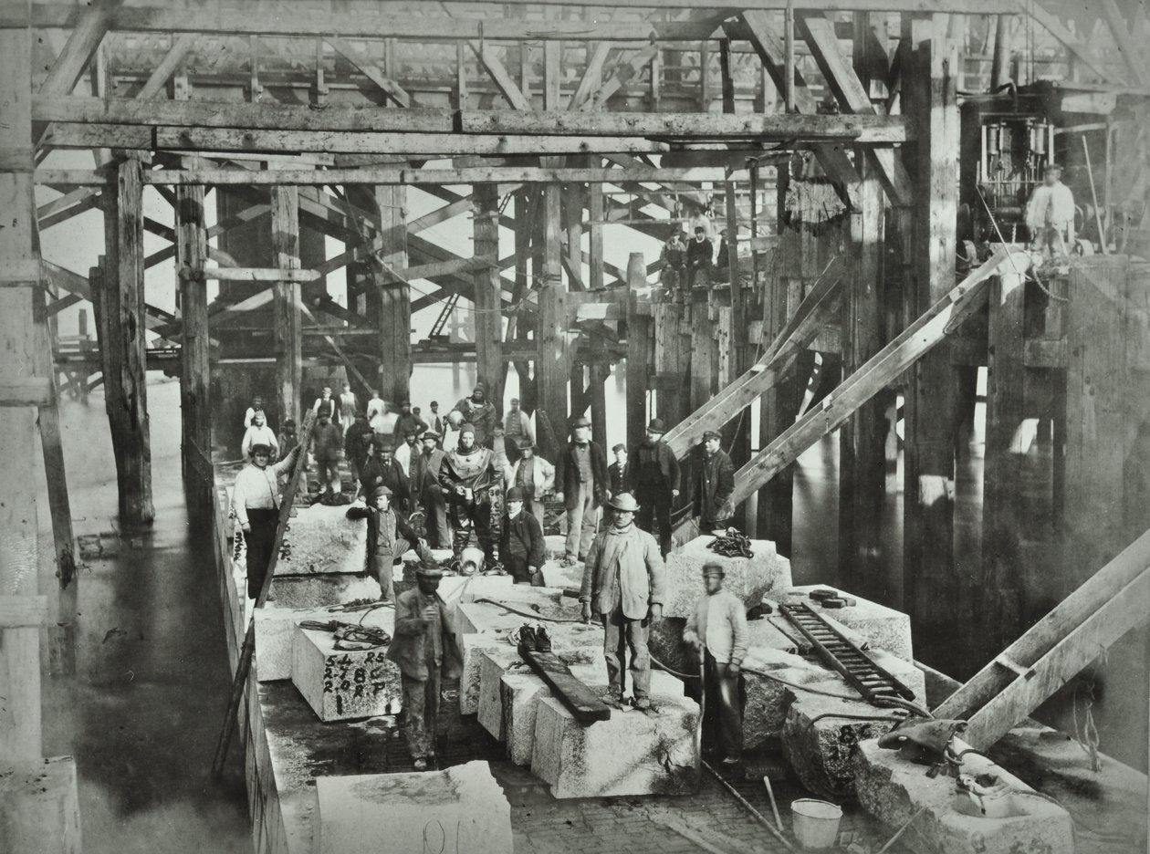Blackfriars híd: építőmunkások, 1869 alkotó: English Photographer