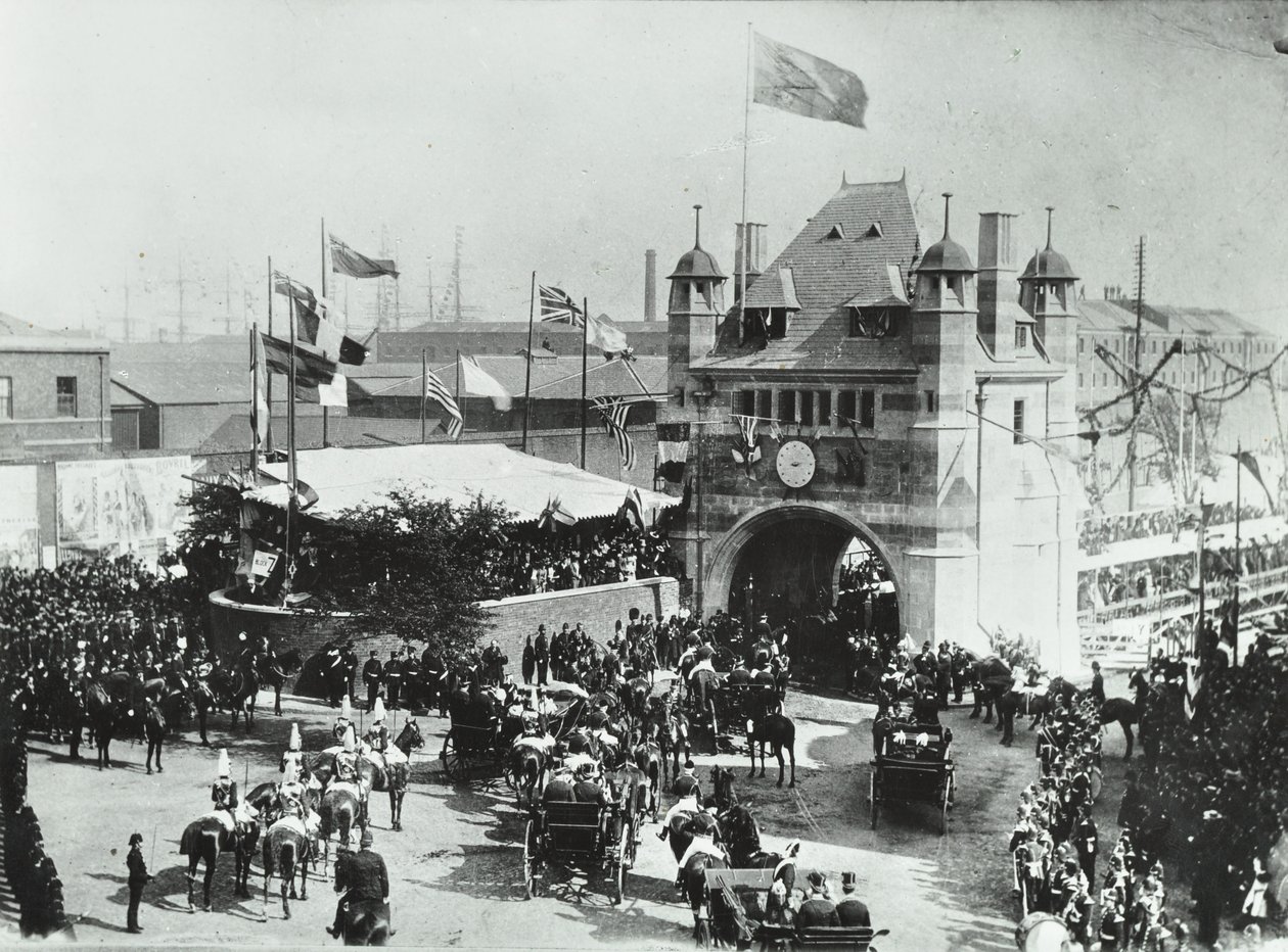 Blackwall alagút: lovas kocsik haladnak át az alagút bejárati ünnepélyes megnyitóján, 1897 alkotó: English Photographer