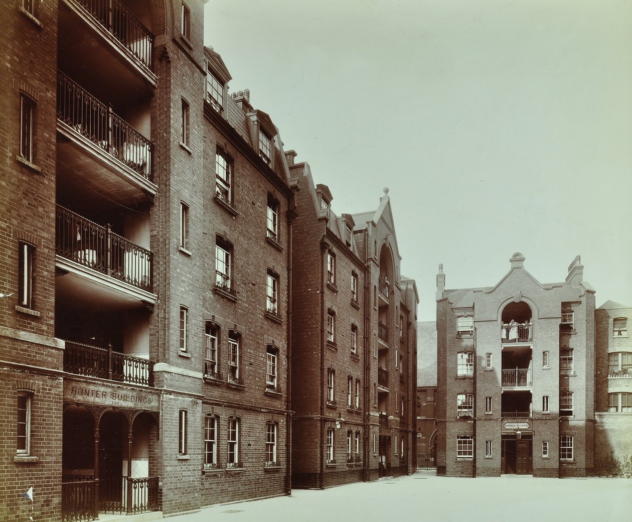 Borough Road Estate: lakóházak, London alkotó: English Photographer