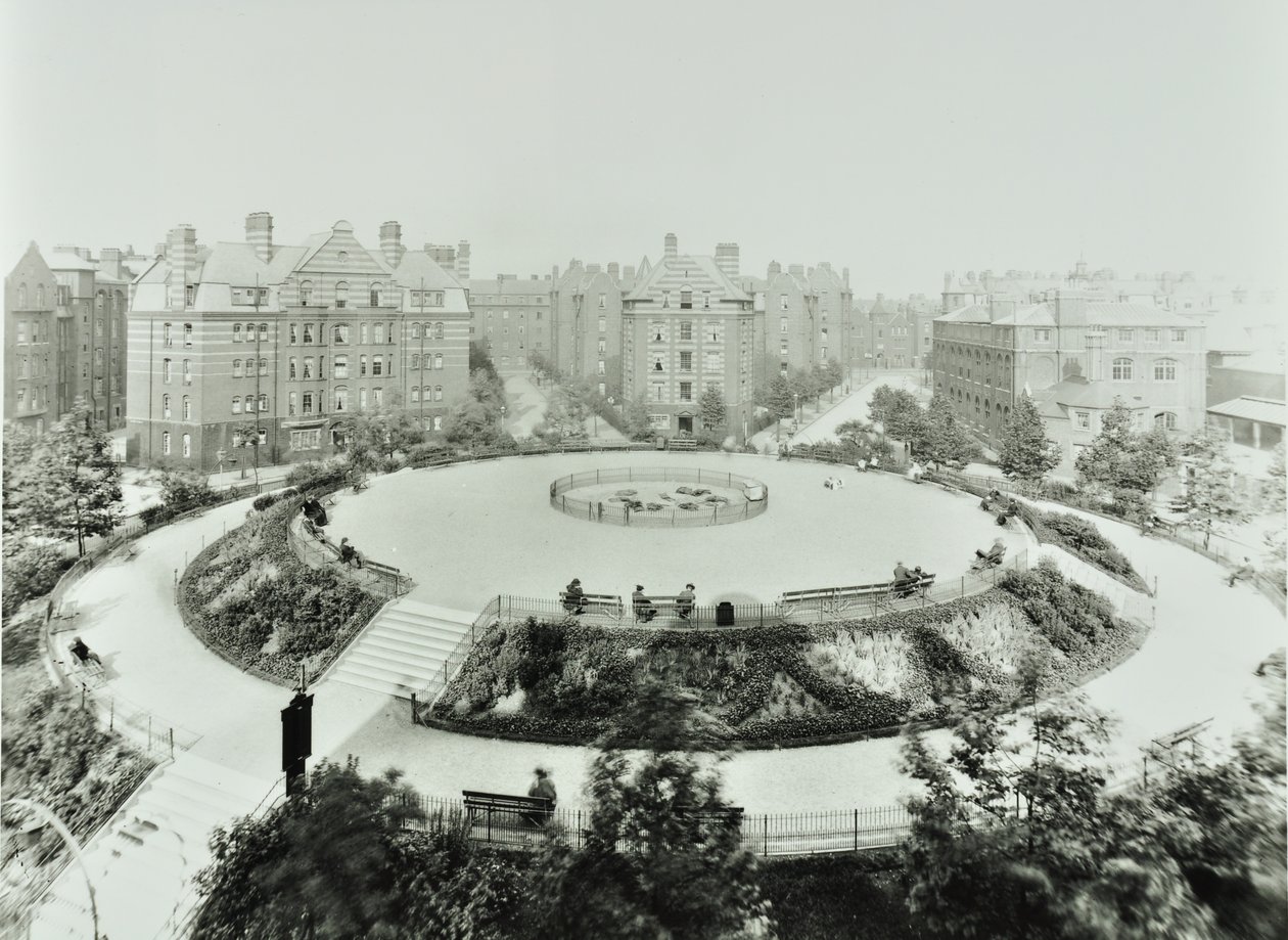Boundary Estate: Arnold Circus, kilátás a nyilvános kertekre és lakásokra, London alkotó: English Photographer