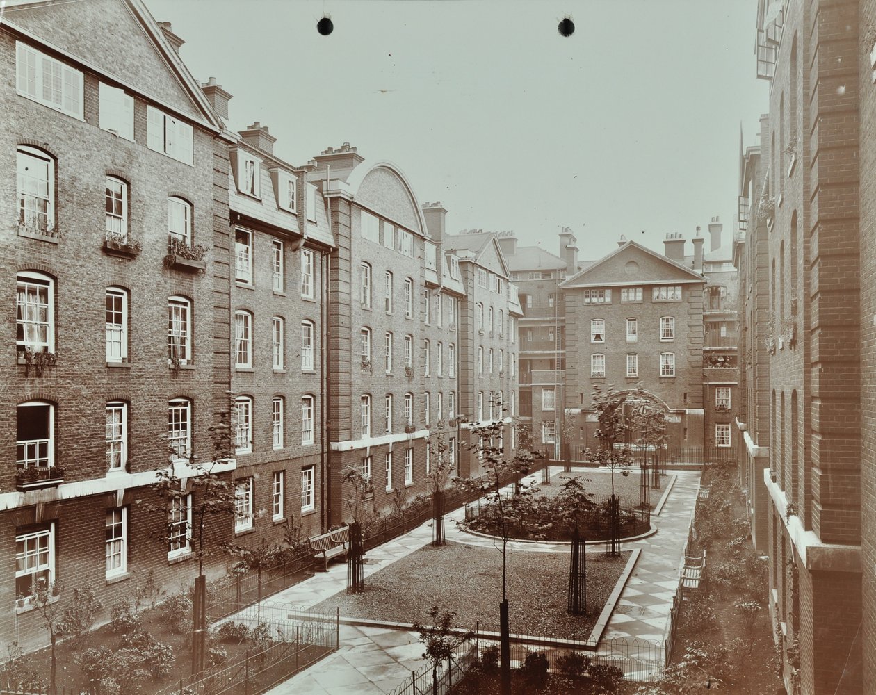 Bourne Estate: hivatalos udvari kert, London alkotó: English Photographer