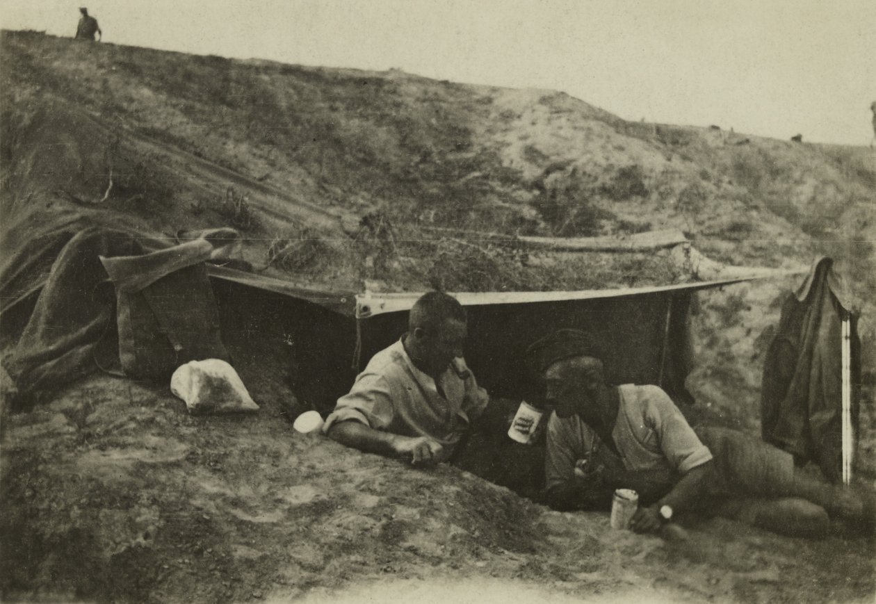 Brit katonák szolgálaton kívül egy táborban Tel-el-Jemiben, Palesztinában, 1917. október (f/w fotó) alkotó: English Photographer