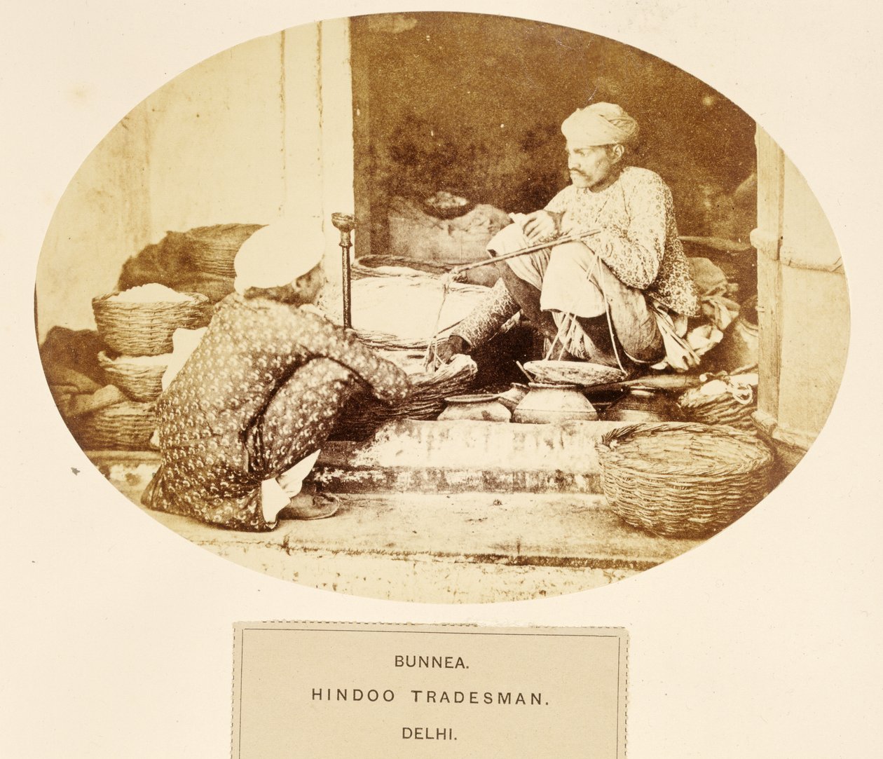 Bunnea, hindu kereskedő, Delhi, a The People of India, J. Forbes Watsontól, 1868-ban (albumnyomat) alkotó: English Photographer