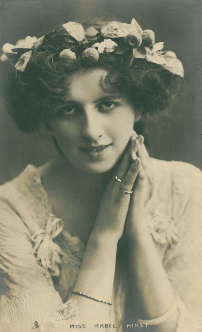 A színpad hírességei: Miss Mabel Hirst, 1903-2008 körül alkotó: English Photographer