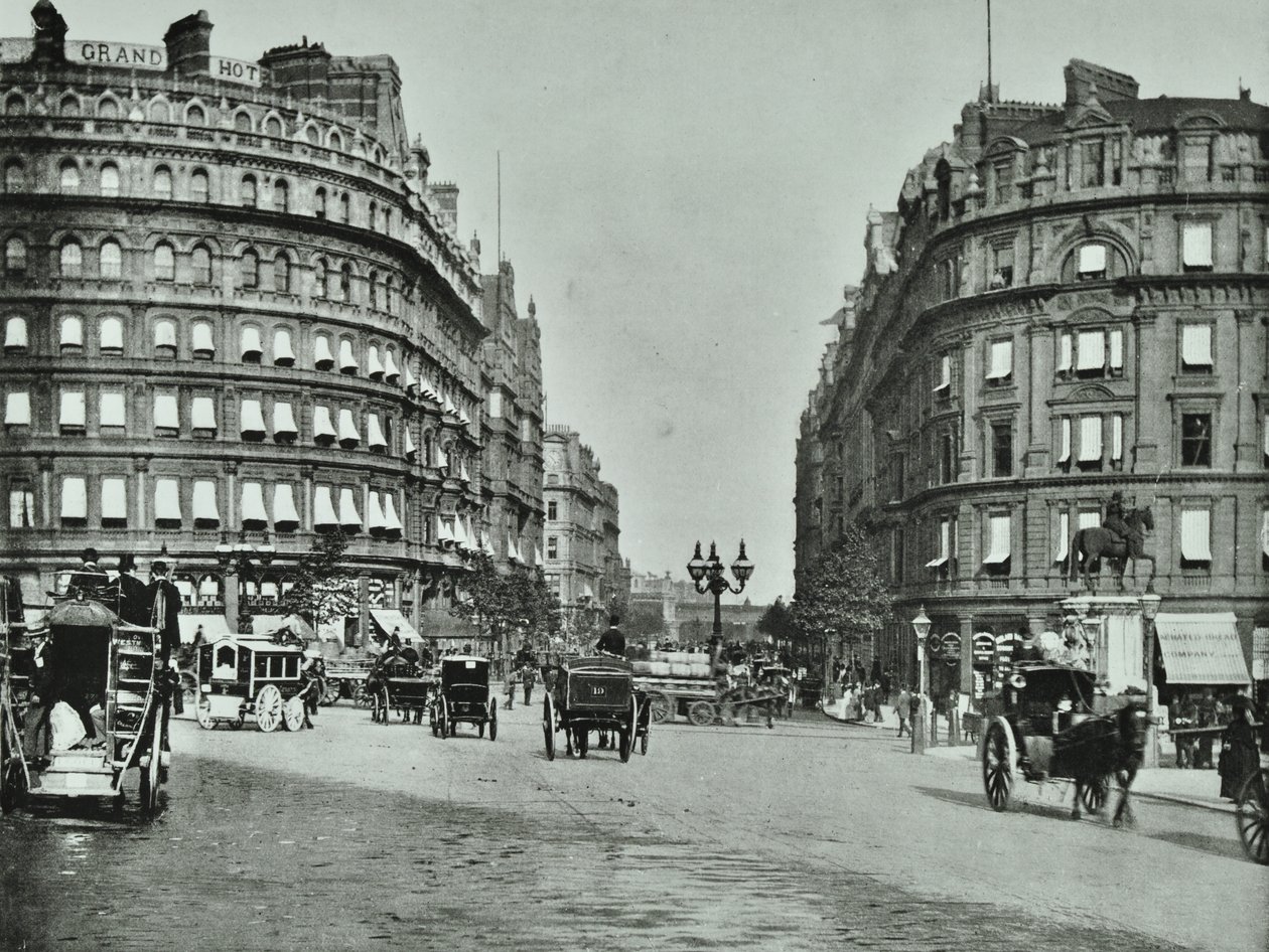 Charing Cross, Westminster LB: Northumberland Avenue a Trafalgar Square-től és Charing Crosstól, 1890 alkotó: English Photographer