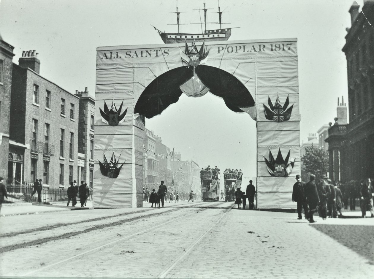 East India Dock Road: ideiglenes boltív, Victoria Diamond Jubilee, 1897 alkotó: English Photographer