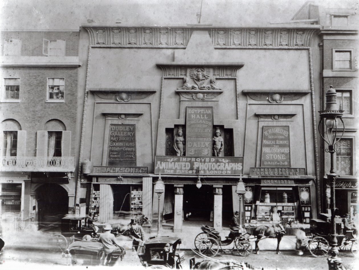 Egyptian Hall, Piccadilly 1895 alkotó: English Photographer