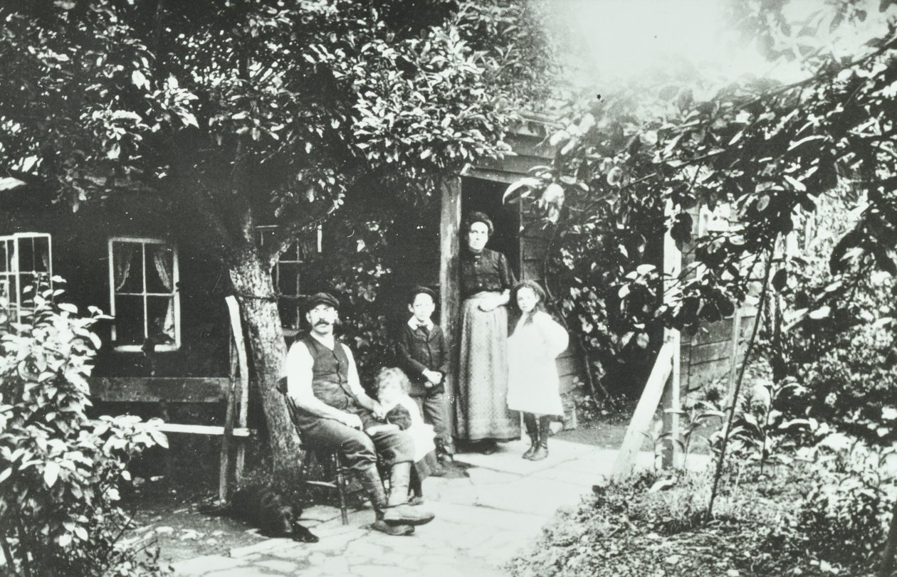 Elder Road: Rose Cottage, 1890 alkotó: English Photographer