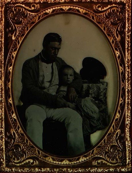 Apa és Gyermek, 1850 körül (ambrotípia_ alkotó: English Photographer