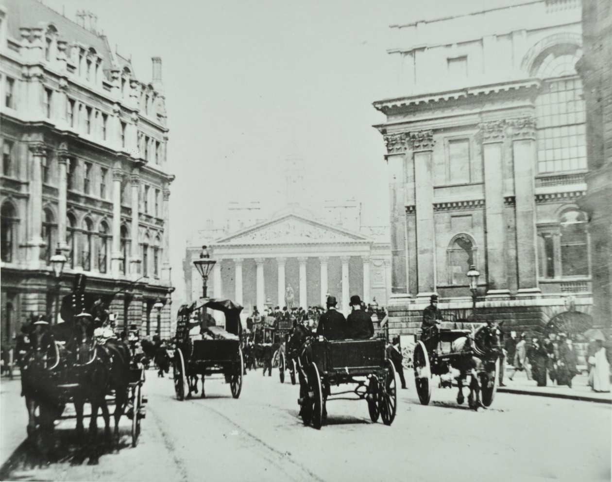 A Queen Victoria Streettől a Mansion House Streetig, a Royal Exchange-ig, London City, 1895 alkotó: English Photographer