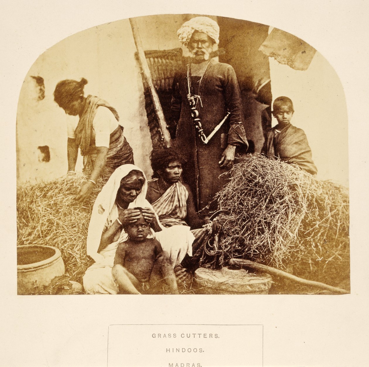 Grass Cutters, Hindoos, Madras, The People of India, J. Forbes Watson, megjelent 1868 (albumnyomat) alkotó: English Photographer
