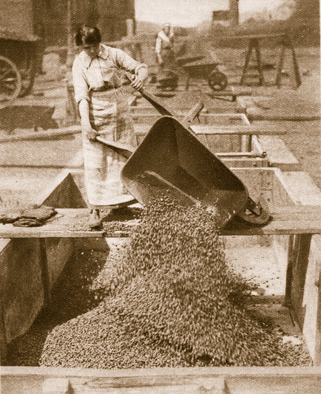 Segítőtársak itthon a külföldi hősöknek, 1914-19 bw fotó) alkotó: English Photographer