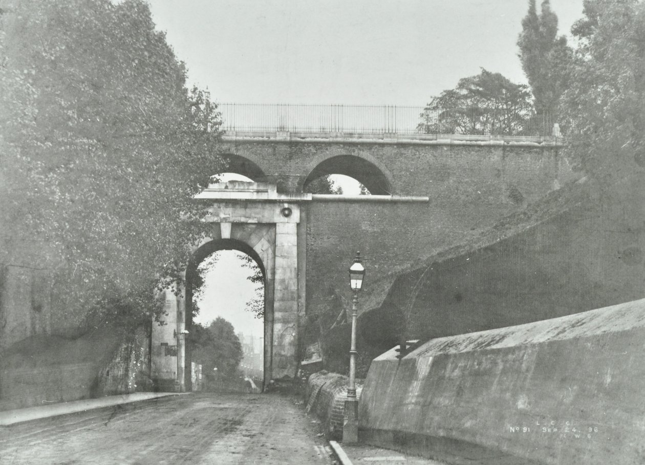 Highgate Archway, Archway Road Bridge: a régi híd általános képe, 1896 alkotó: English Photographer
