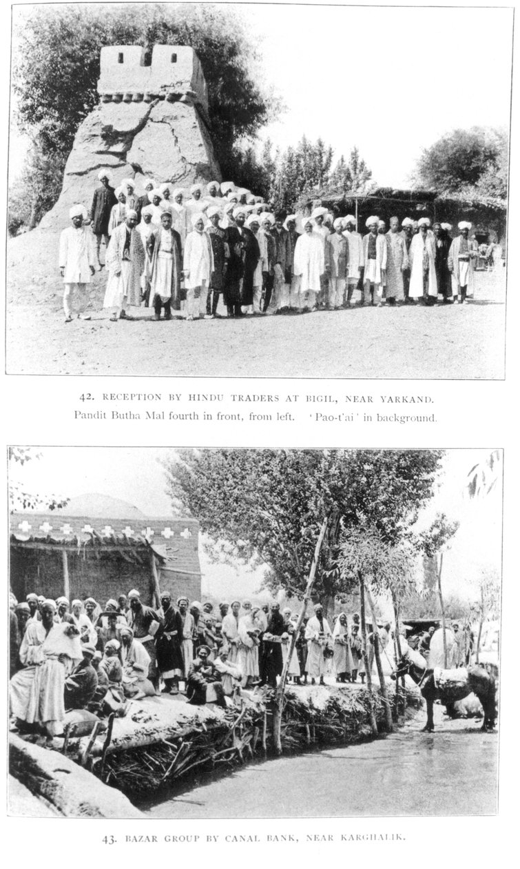 Hindu kereskedők Bigilben, Yarkand közelében és egy csoport a Kharghalik melletti bazárban Sir Aurel Stein sivatagi Cathay romjaiból, megjelent 1912 alkotó: English Photographer