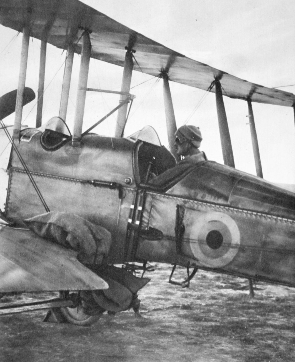 Hogyan etették Kut Garrisont repülőgéppel: repülésre készen gabonászsákokkal, a The Illustrated War Newsból, 1916. június 21. alkotó: English Photographer