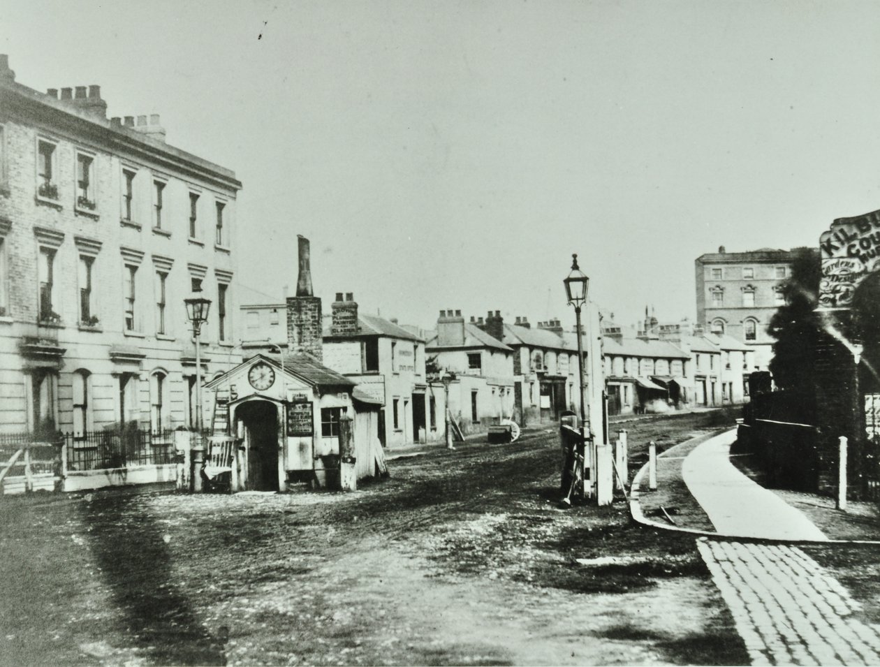 Kilburn Toll Gate a Kilburn High Road déli végén, a Kilburn Priory csomópontjában, Camden Libraries, 1875 alkotó: English Photographer