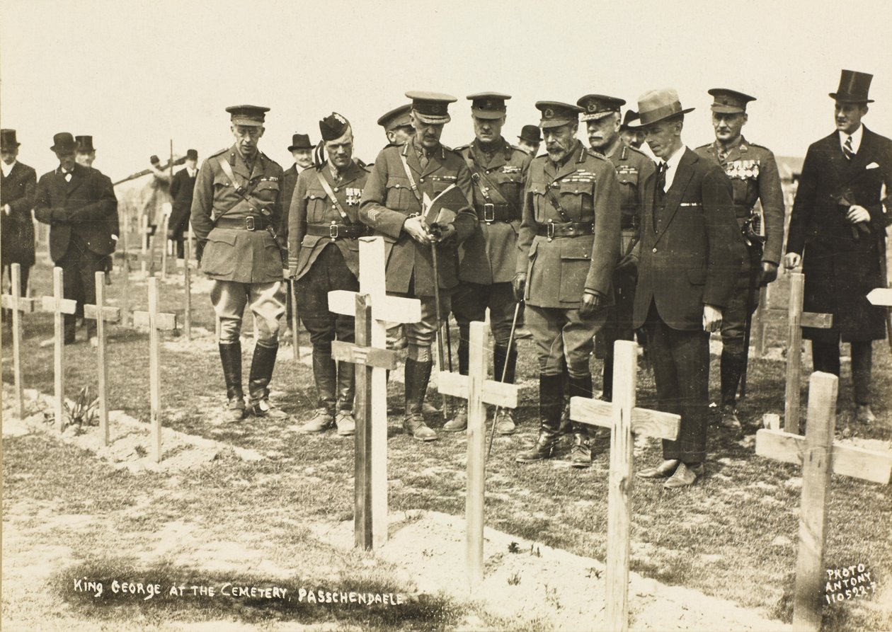 V. György király a passchendaele-i temetőben alkotó: English Photographer
