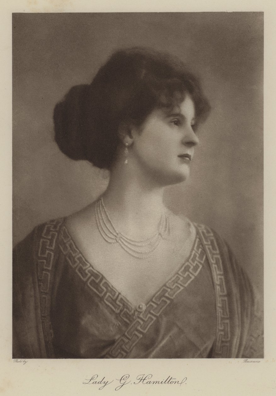 Lady G Hamilton (fekete-fehér fotó) alkotó: English Photographer