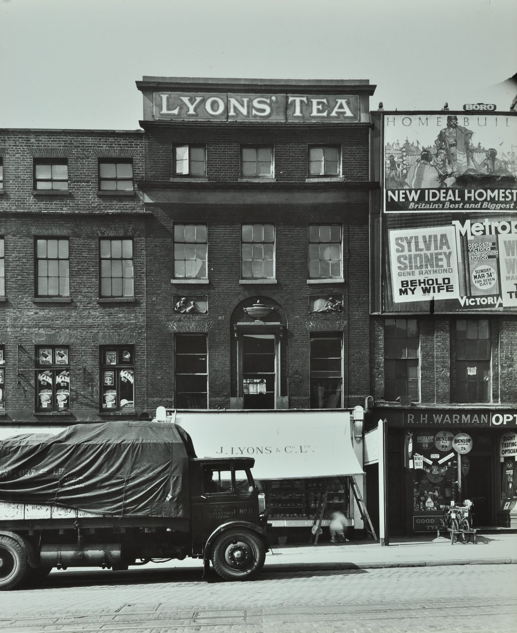 Lyons Coffee House, 7 Blackfriars Road, 1935 alkotó: English Photographer