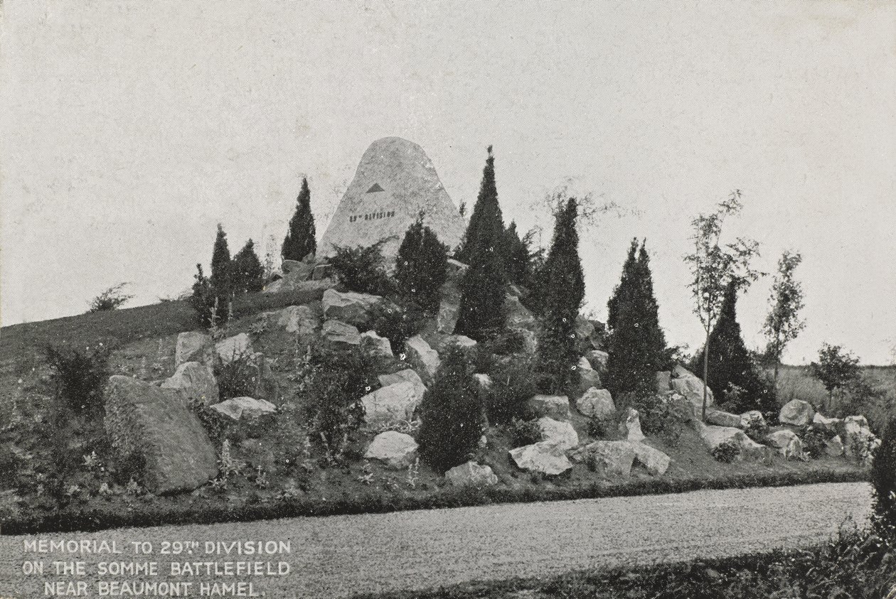 A 29. hadosztály emlékműve a somme-i csatatéren, Beaumont Hamel közelében alkotó: English Photographer