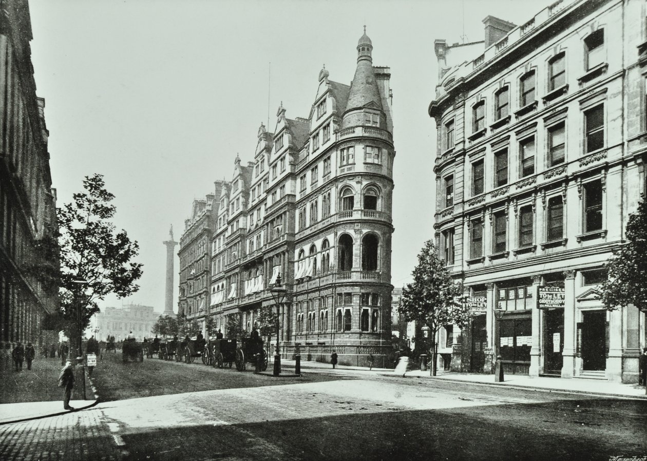 Northumberland Avenue, 1895 alkotó: English Photographer