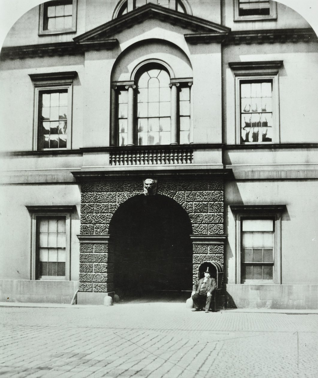 Northumberland House, Charing Cross, Westminster LB: udvar, 1880 alkotó: English Photographer