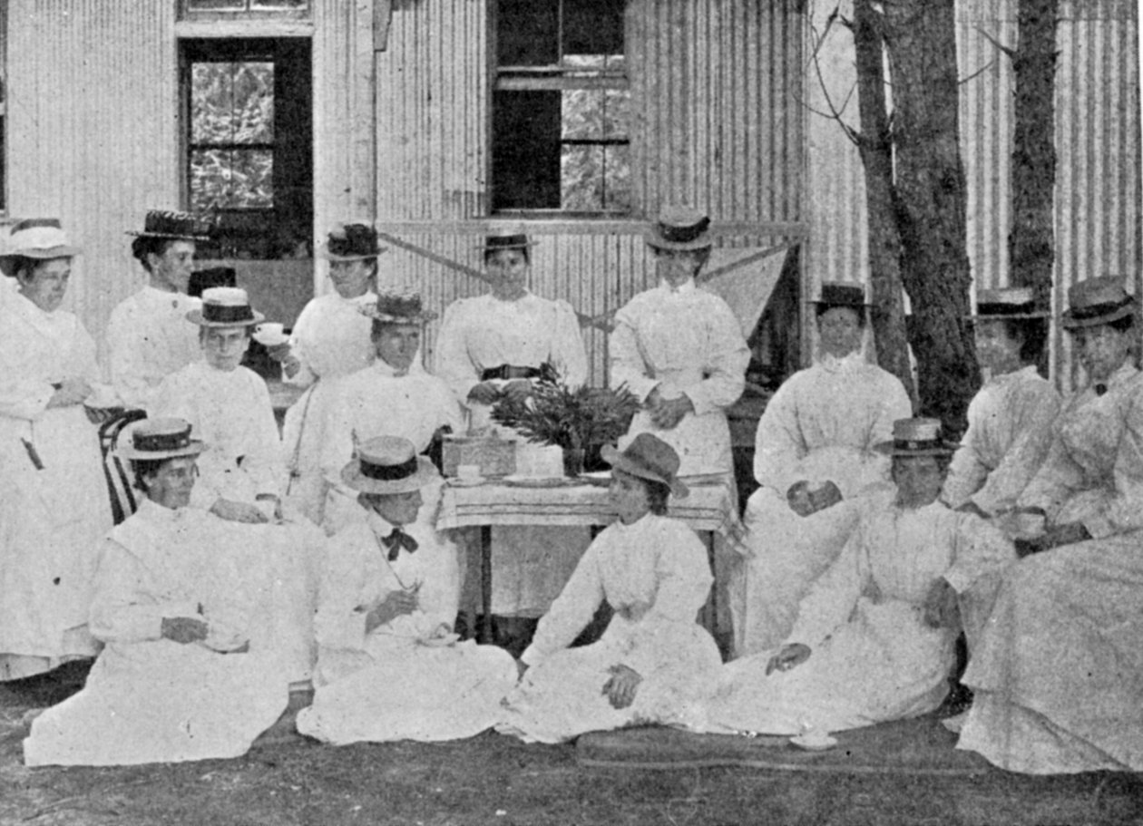 Ápolók a Pestis Kórházban, Uitvlugtban, Fokváros közelében, illusztráció a Királyból, 1901. május 25. alkotó: English Photographer